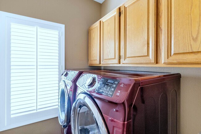 Building Photo - 11155 E Laurel Ln