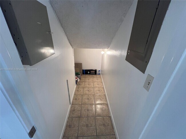 Building Photo - 773 SW 120th Way