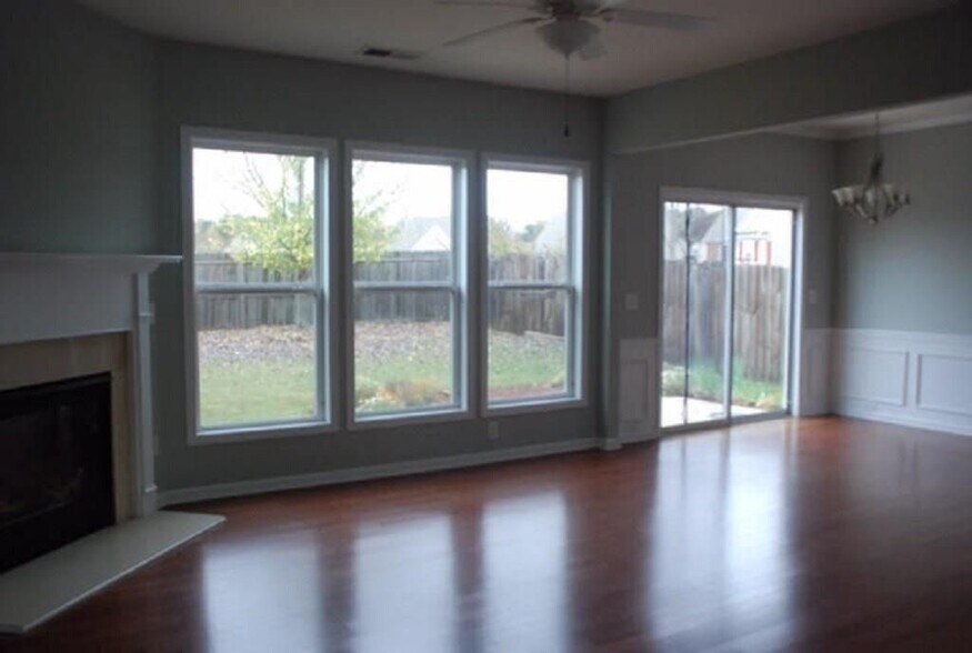 Building Photo - 5720 Weddington Dr