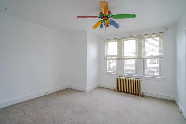 Building Photo - 859 Granite St