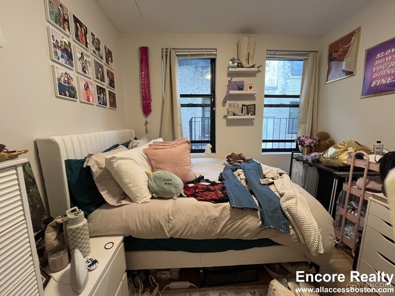 Building Photo - 833 Beacon St