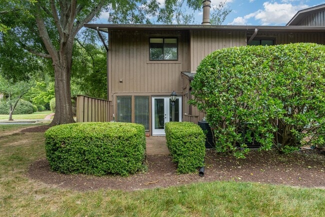 Building Photo - 1408 Oak Tree Dr