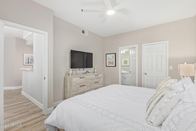 Building Photo - 11375 E Sahuaro Dr