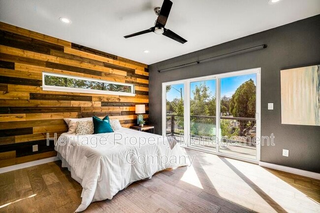 Building Photo - 1417 E Crockett St