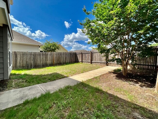 Building Photo - Charming 2 Story, 2 Bedroom, 2.5 Bathroom Home in Blanco Vista