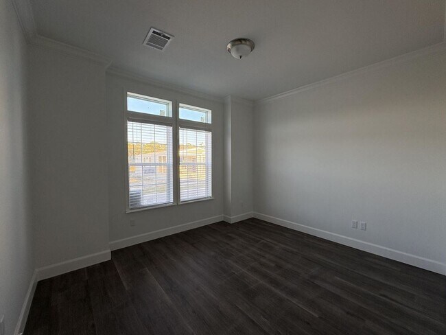 Building Photo - 1001 Morgan Jones Dr
