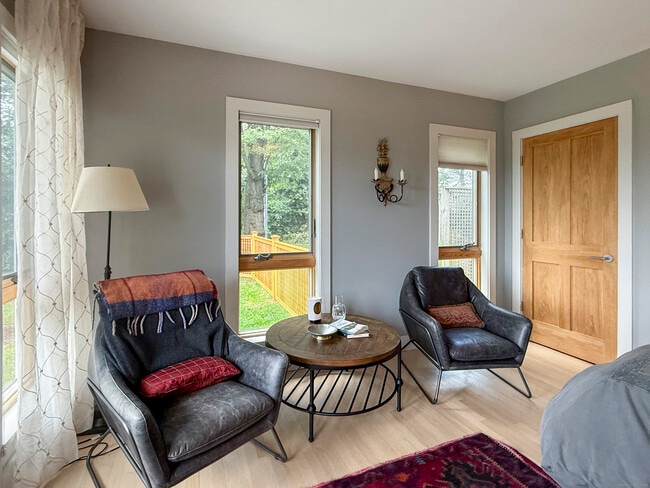 Building Photo - 52 Shorehaven Rd