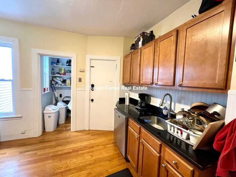 Building Photo - 59 Cedar St