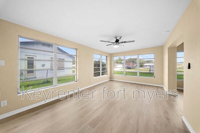 Building Photo - 275 Lakeview Dr