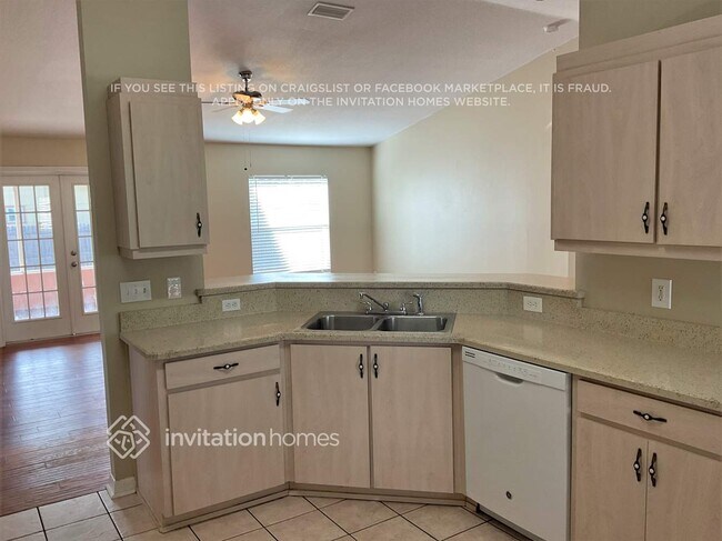 Building Photo - 3004 Juniper Dr