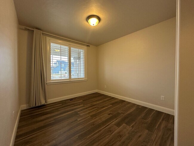 Building Photo - Beautiful 3bed, 2bath 1600sq.ft. home in Fairhaven Sub (North Nampa)