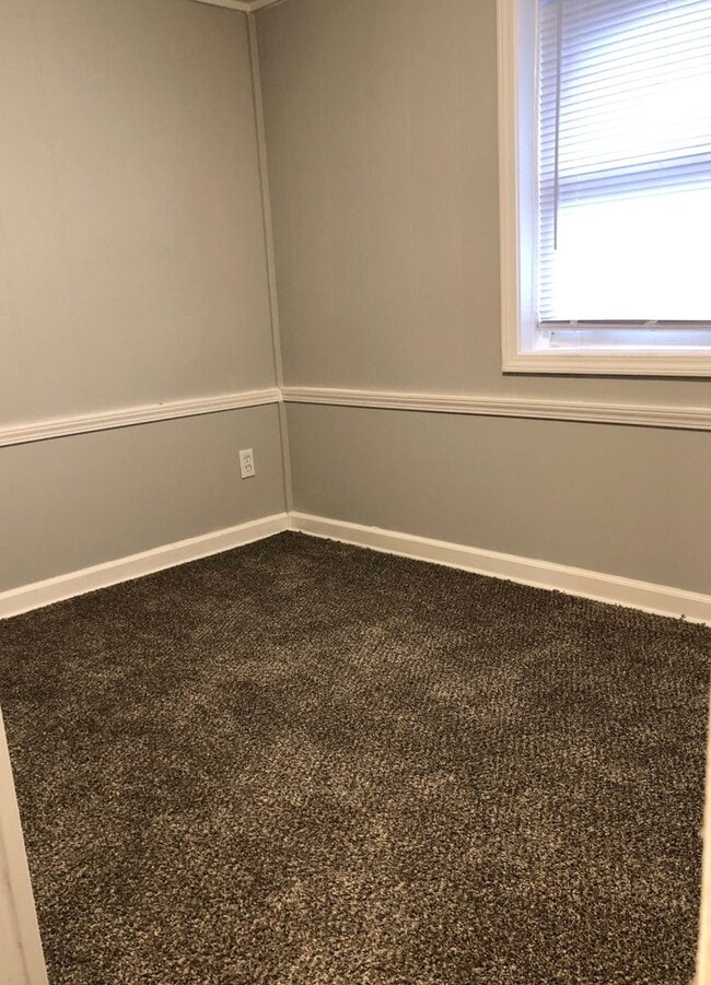 Building Photo - 2 Bed, 1 Bath House - Pet Friendly!!
