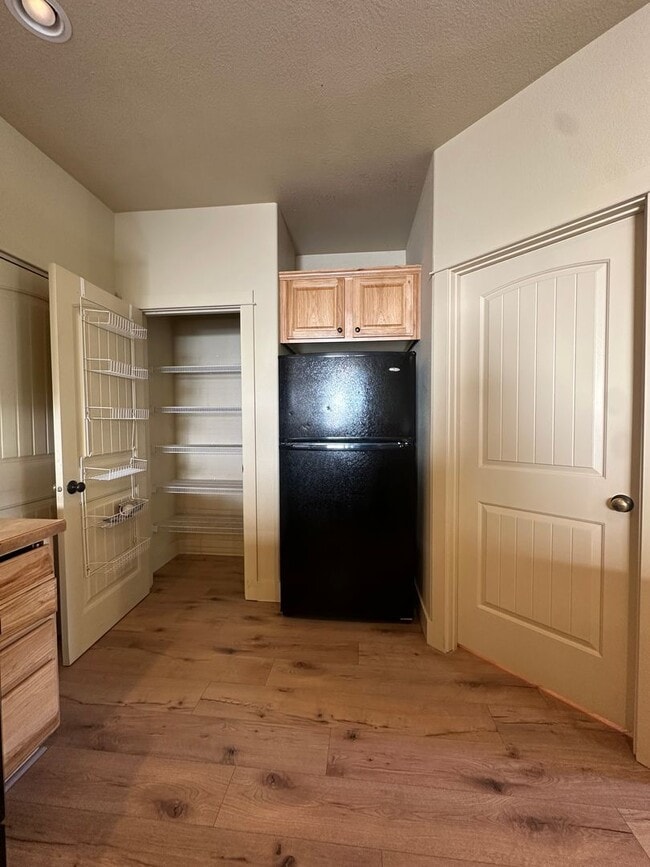 Building Photo - Charming 3 Bedroom home near Old Mill!