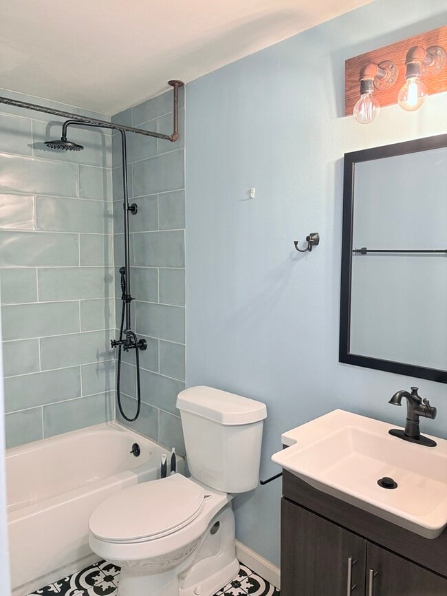 Building Photo - Charming 3 beds 2 baths in Columbus!