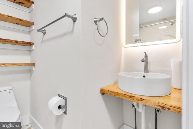 Building Photo - 1738 N Bouvier St