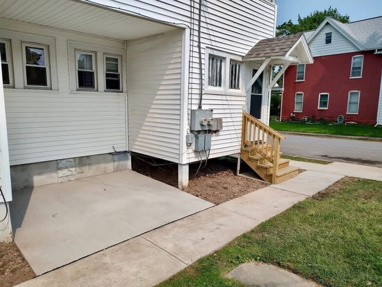 Building Photo - 944 Elizabeth St