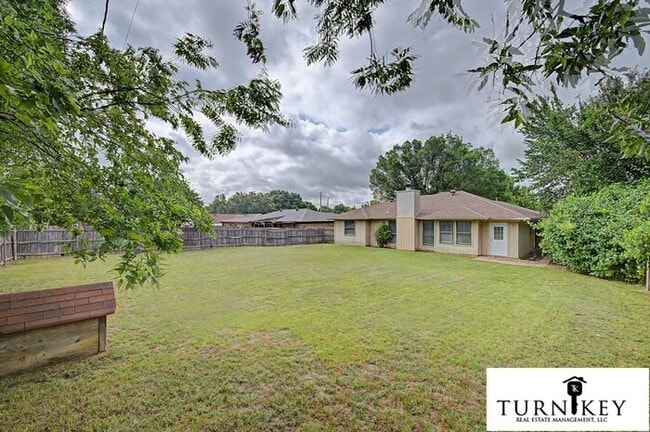 Building Photo - Cozy 3/2 Burleson Charmer | Wood-Burning Fireplace | 2-Car Garage | Pet-Friendly