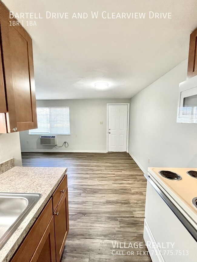 Building Photo - Newly-remodeled 1-Bed Convenient to I-83 &...