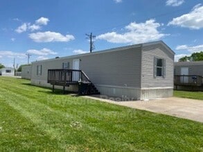 Building Photo - 810 Monroe Ln