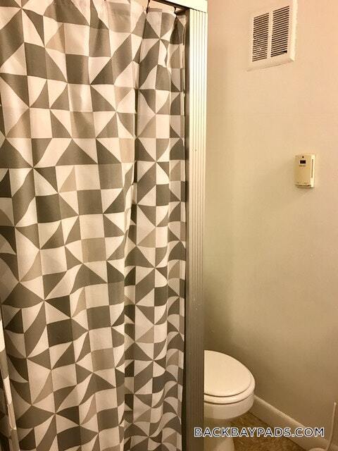 Building Photo - 854 Beacon St