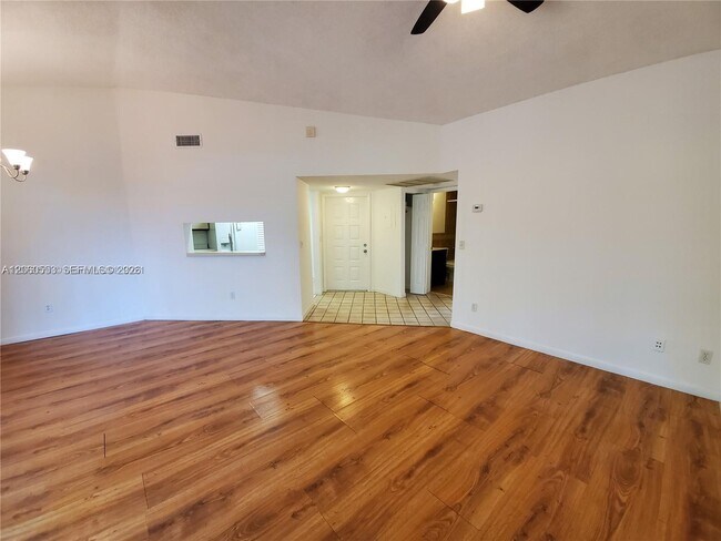 Building Photo - 805 N Franklin Ave