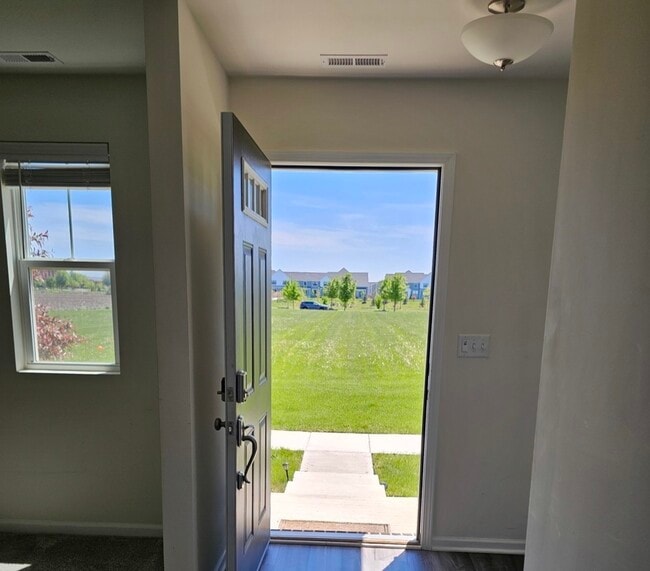 Building Photo - 858 Finley Dr