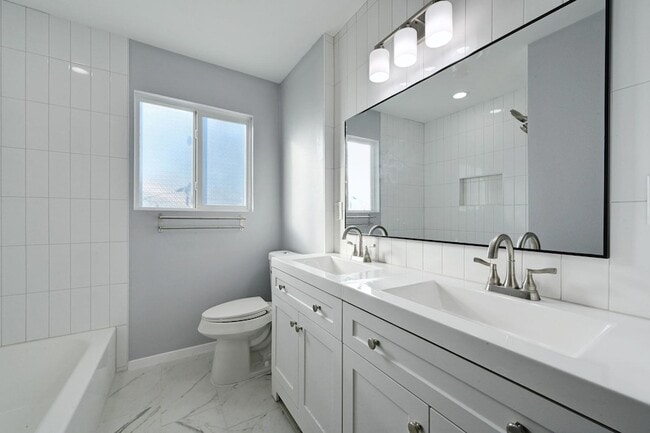 Building Photo - 1900 Cedar Ave