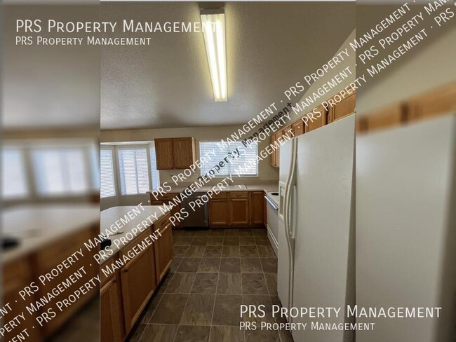 Building Photo - 818 W Silver Creek Rd