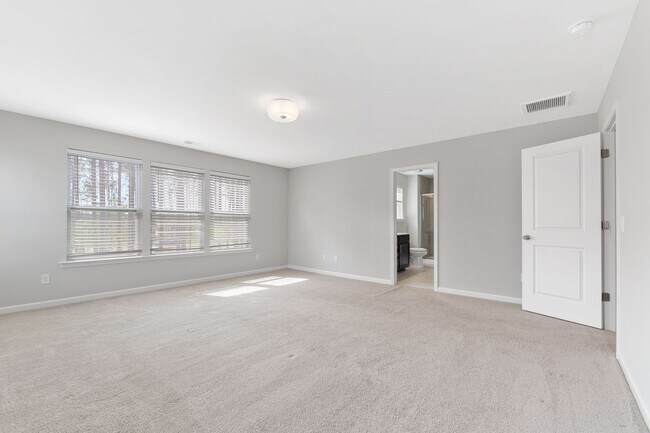 Building Photo - Easy Living in North Creek Village!