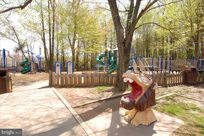 Building Photo - 4400 Loganberry Ln