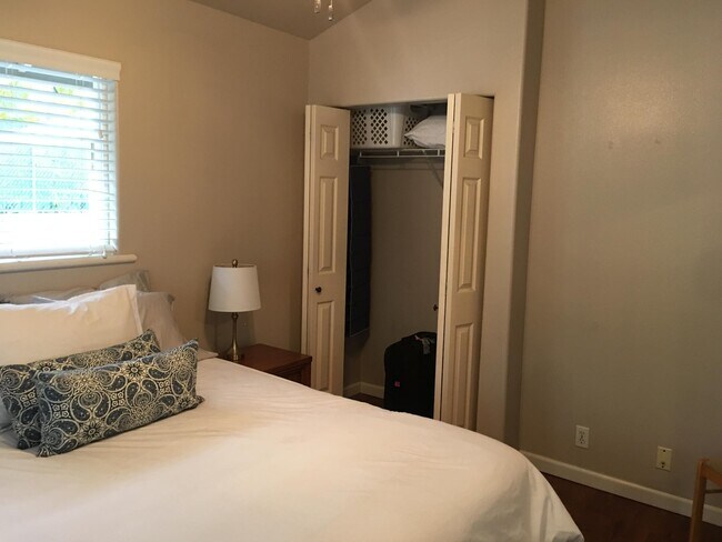 Building Photo - 120 Kanani Rd