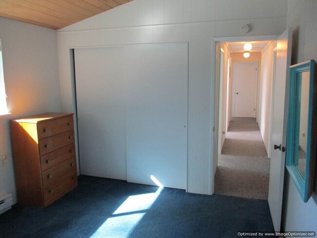 Building Photo - Charming Partially Furnished Waterfront Ho...