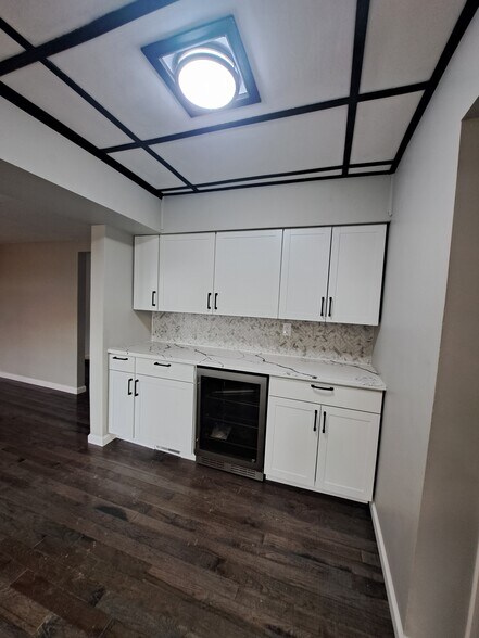 Building Photo - 223 Columbia Dr