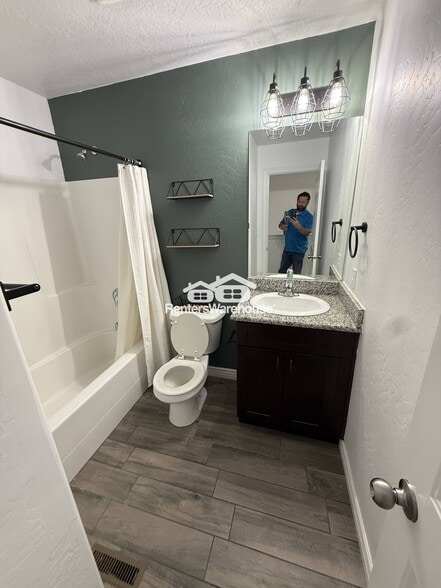 Building Photo - 1347 Skip St