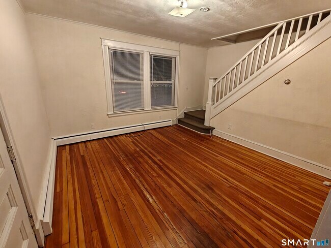 Building Photo - 387 Plainville Ave