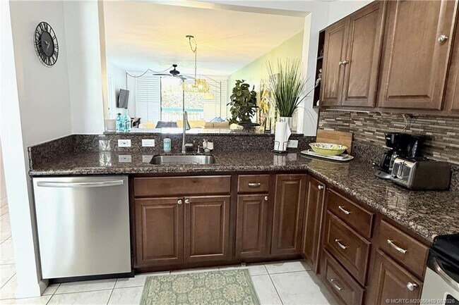 Building Photo - 9940 S Ocean Dr