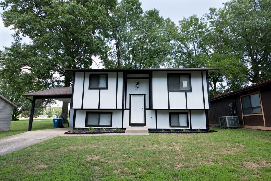 Building Photo - 11 Carriage Lane