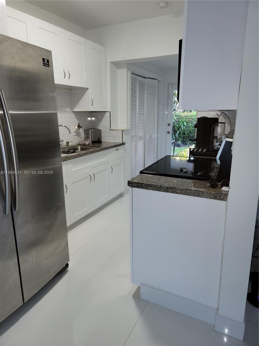 Building Photo - 6300 SW 21st St