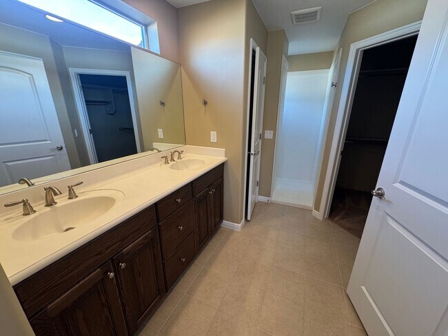 Building Photo - Beautiful 2 Bed / 2 Bath Home in Sun River 55+ Community!!