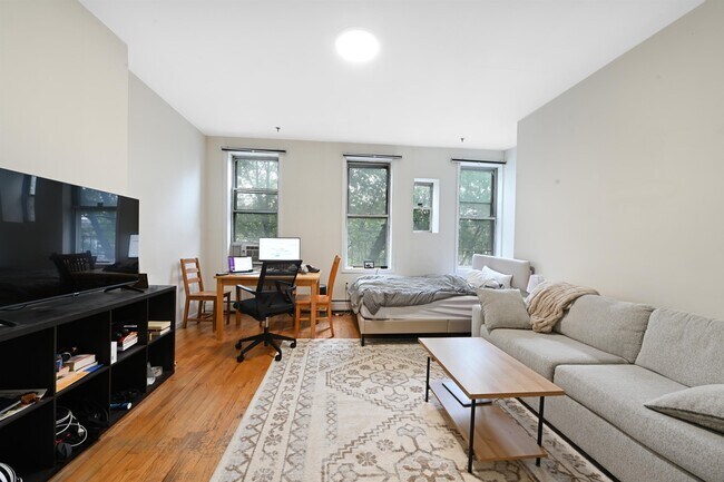 Building Photo - 108 Adams St