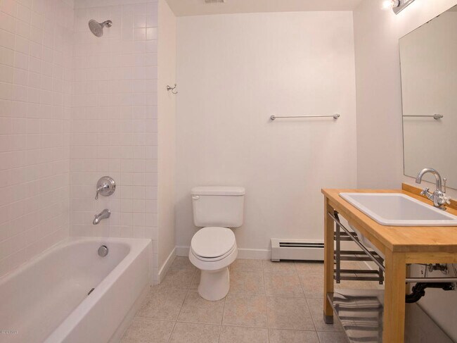 Building Photo - 705 Nogal Rd