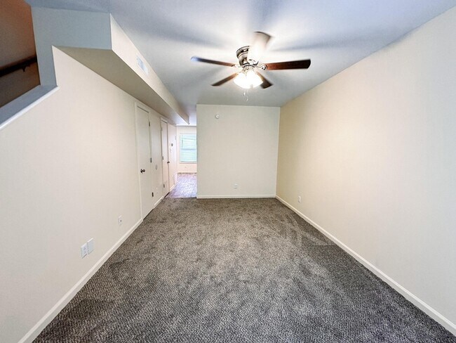 Building Photo - 108 Coyote Ct