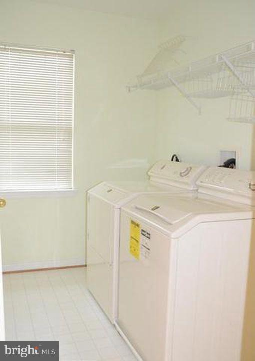 Building Photo - 21323 Village Green Cir