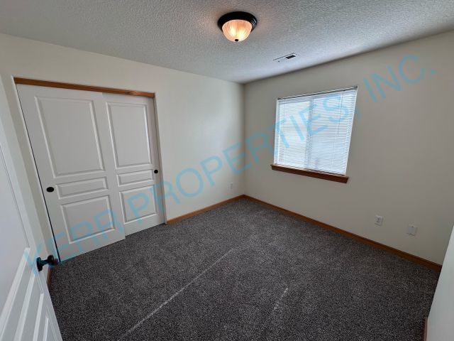 Building Photo - FREE RENT! Beautiful 1900 square foot 3 be...