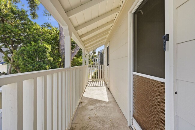 Building Photo - Remodeled 3bd/2.5bath steps from beaches, Racetrack, and Cedros Design district