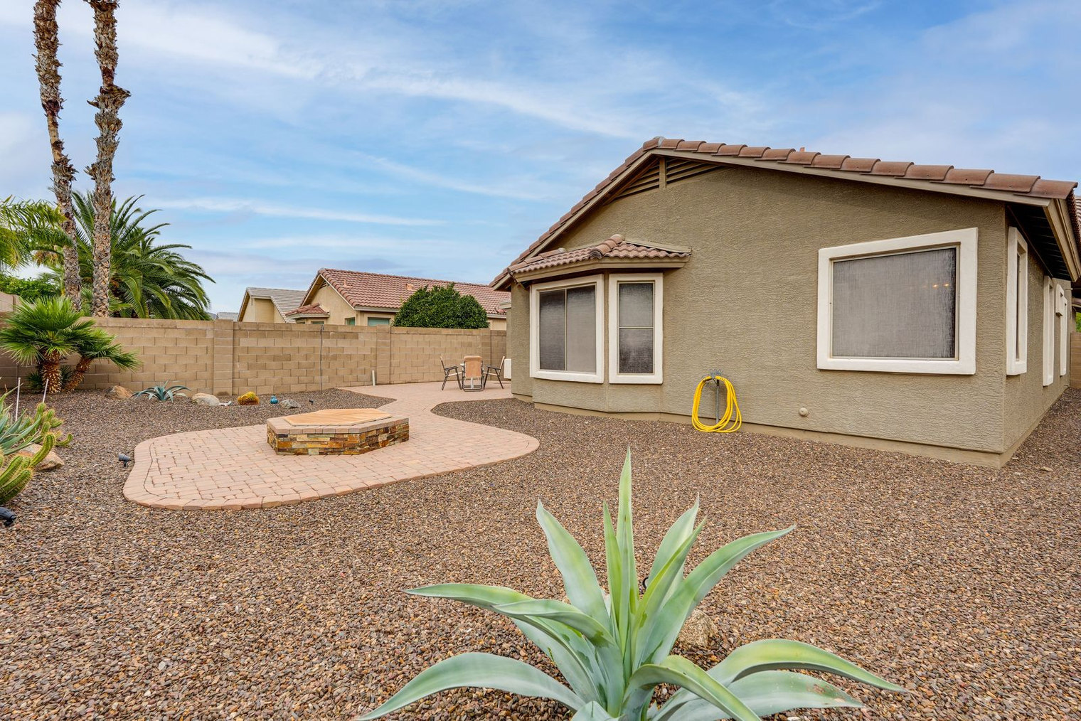 Building Photo - 2125 W Goldmine Mountain Dr