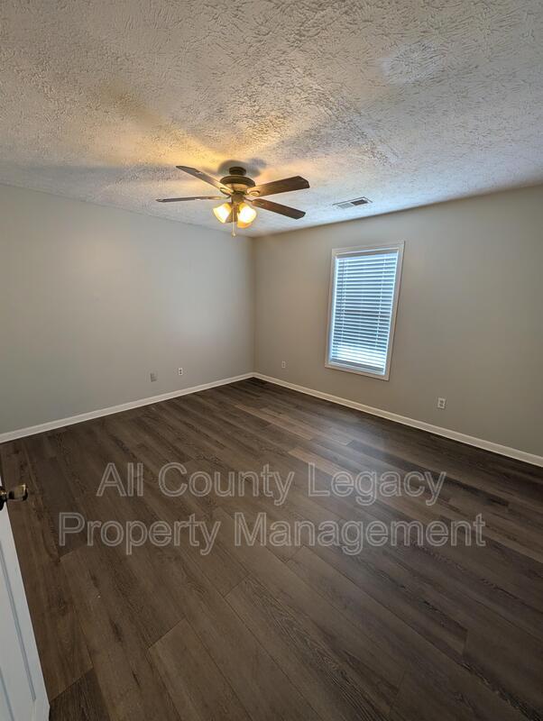 Building Photo - 3321 Southridge Dr