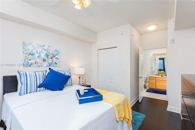 Building Photo - 6001 SW 70th St