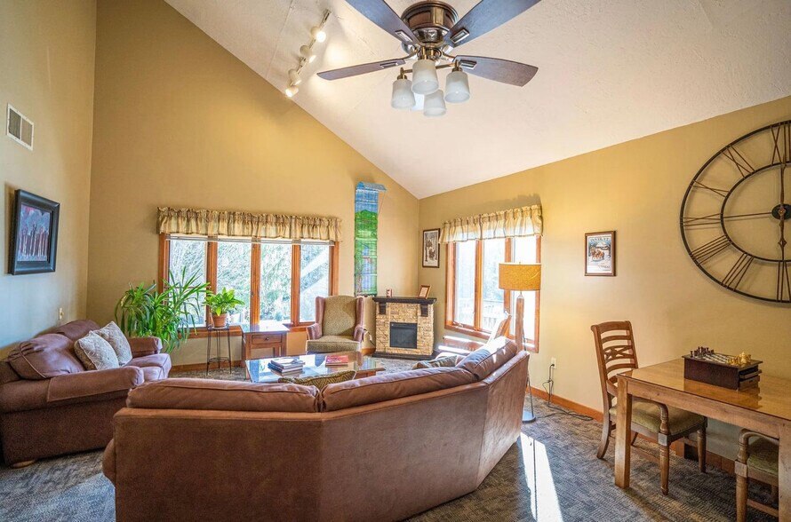 Building Photo - 136 Black Pine