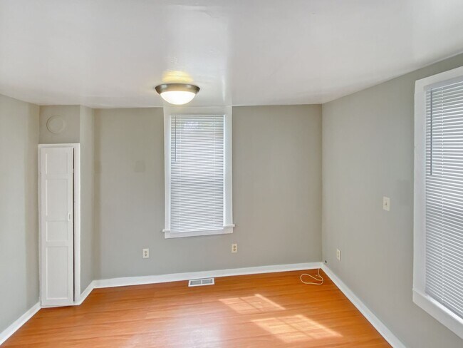 Building Photo - 209 Seward Ave NW